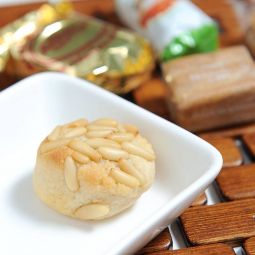 Boules aux Amandes et Pignons
