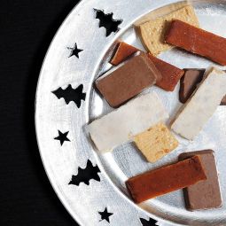 Verschiedene Portionen von Nougat