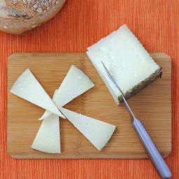 Morceau de Vieux Fromage de Brebis