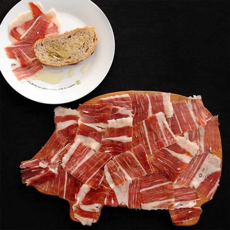 Jamón Pata Negra cortado a cuchillo