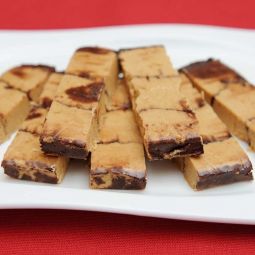 Erdnuss und dunkler Schokoladen-Nougat