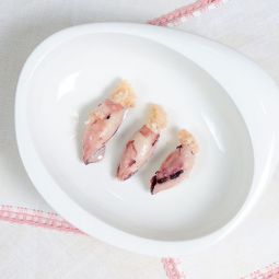 Tintenfisch gefüllt mit Sonnenblumenöl