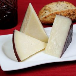 Rotwein Käse aus Albarracín
