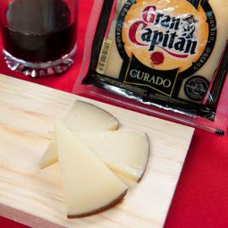 Queso Gran Capitán Curado Cuña 250 gr.