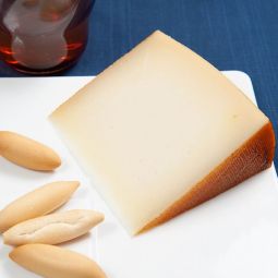Geräucheter Idiazabal Käse Keil