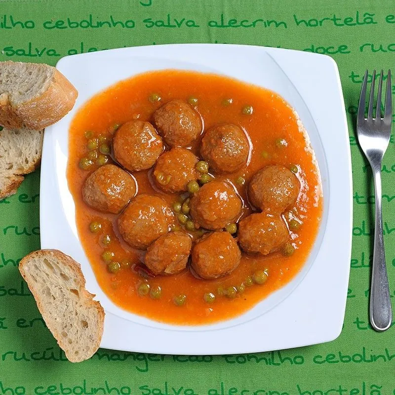 Albóndigas con Guisantes y Zanahoria Lozano