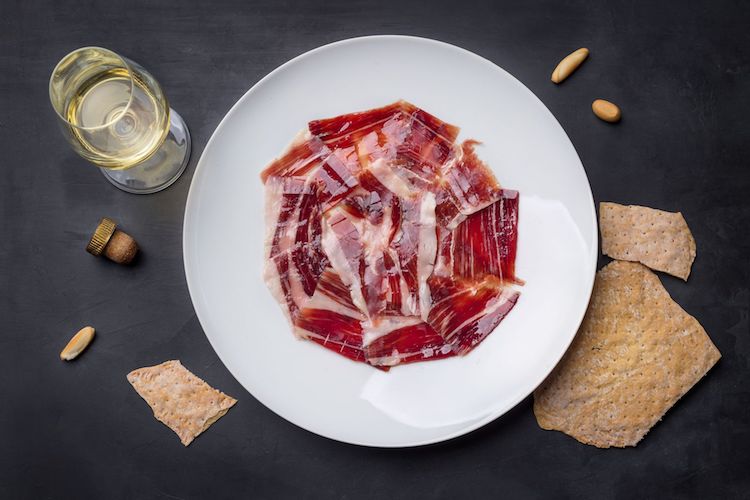 Por qué se llama jamón de pata negra?