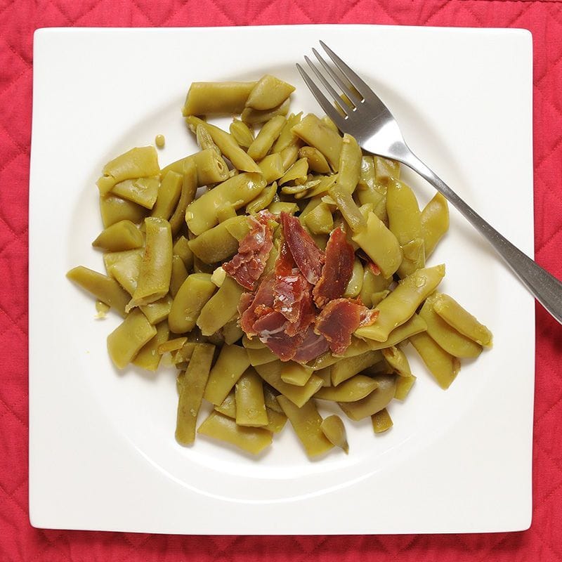 Judías verdes con jamón y tomate, delicioso y fácil plato tradicional
